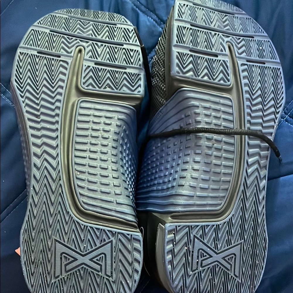 Nike Men's Black and Blue Athletic Shoes - Picture 3 of 6